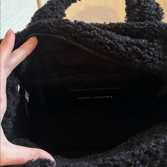 Black Sherpa March Jacobs The Tote Bag - Picture 6 of 6